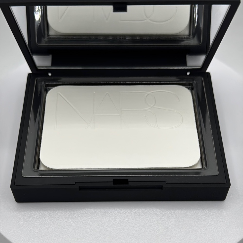 NARS Light Reflecting Setting Powder - Picture 3 of 6